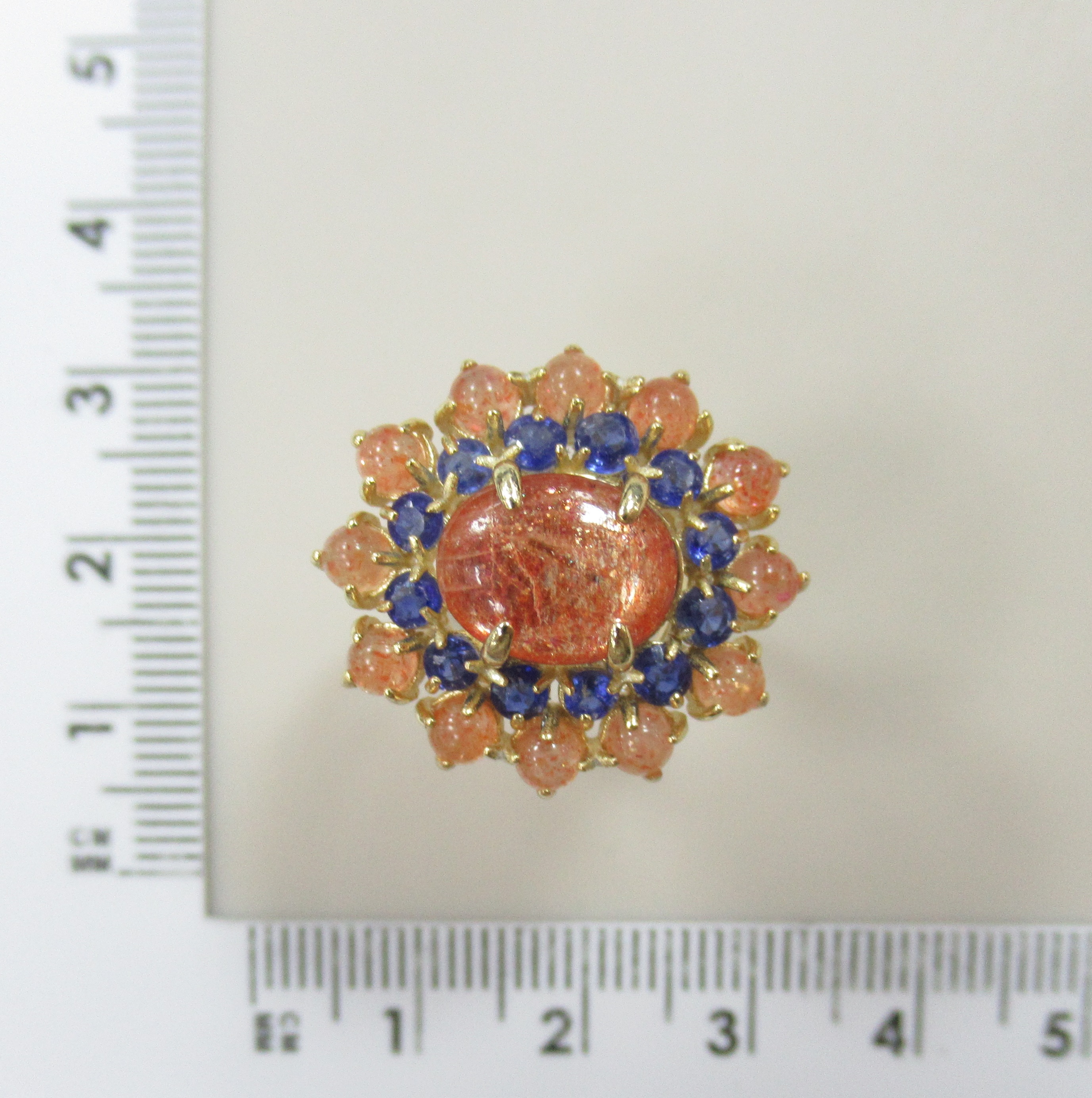Серебряное кольцо с солнечным камнем